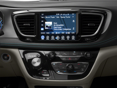 2017 Chrysler Pacifica Hybrid Touring Plus