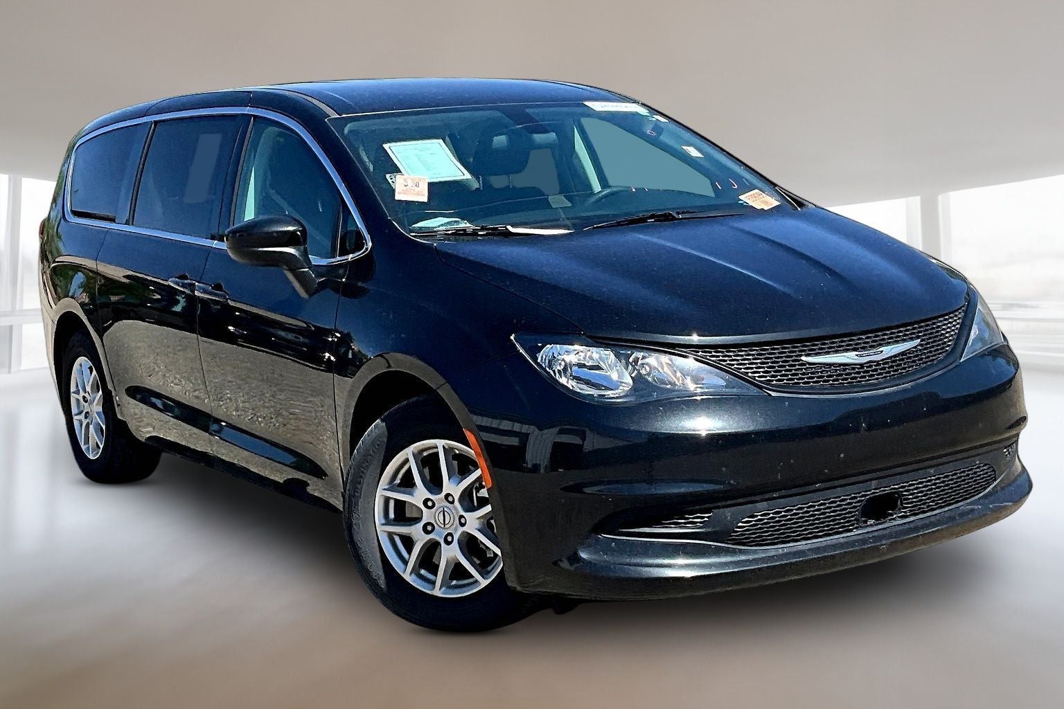 2022 Chrysler Voyager LX's photo