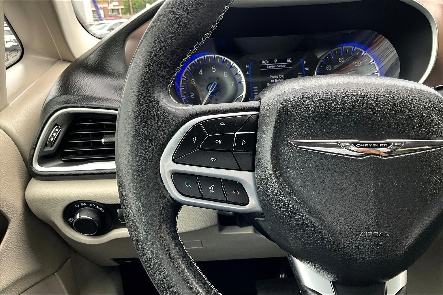 2022 Chrysler Voyager LX