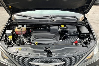 2022 Chrysler Voyager LX