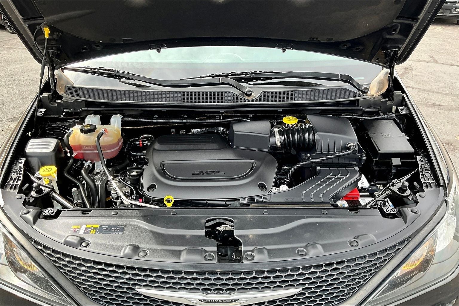 2022 Chrysler Voyager LX