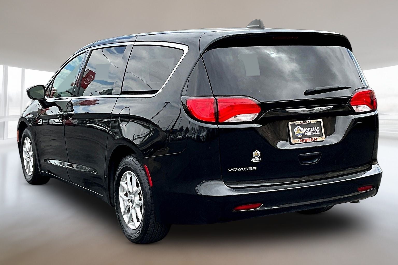 2022 Chrysler Voyager LX