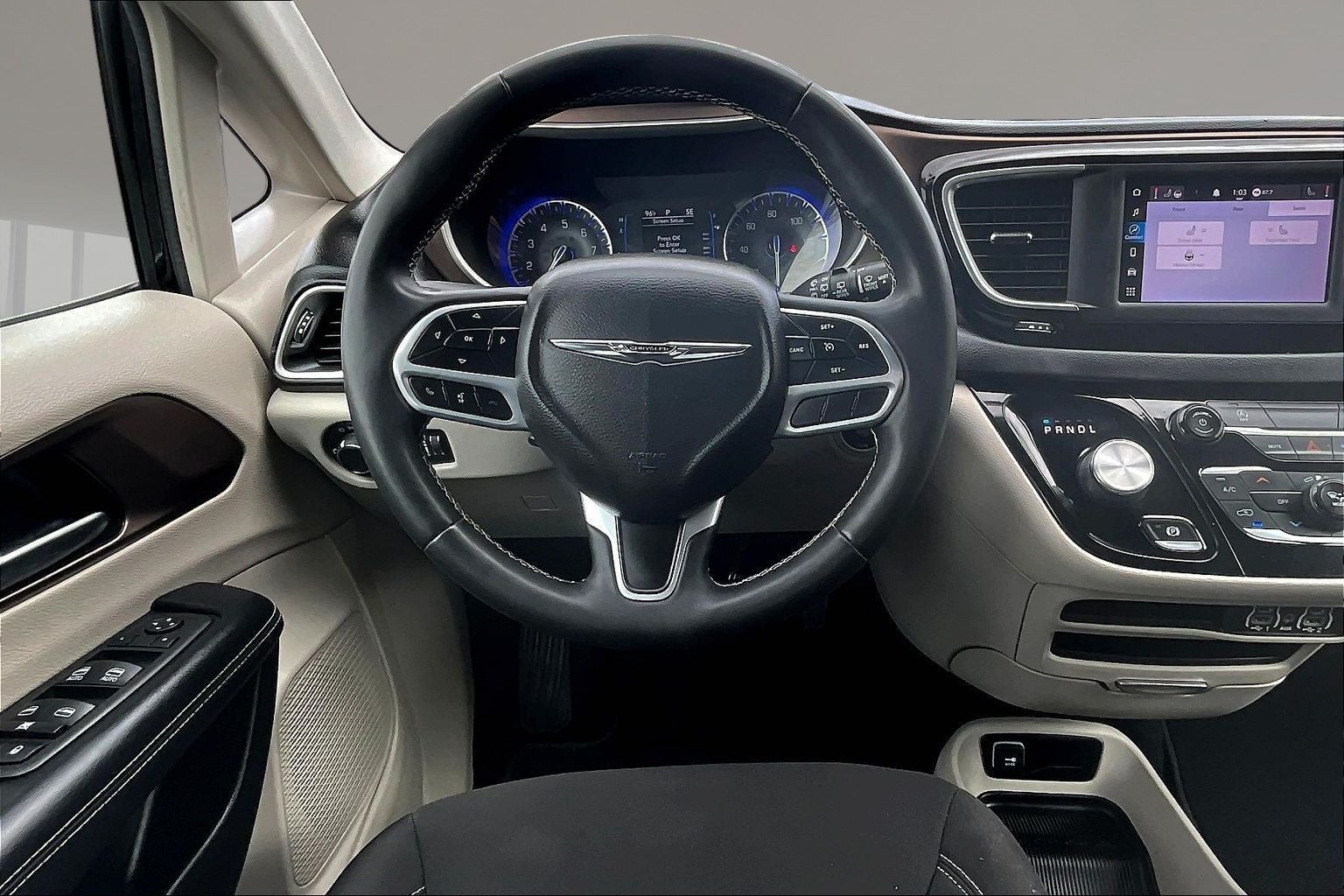 2022 Chrysler Voyager LX