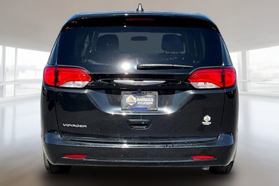 2022 Chrysler Voyager LX