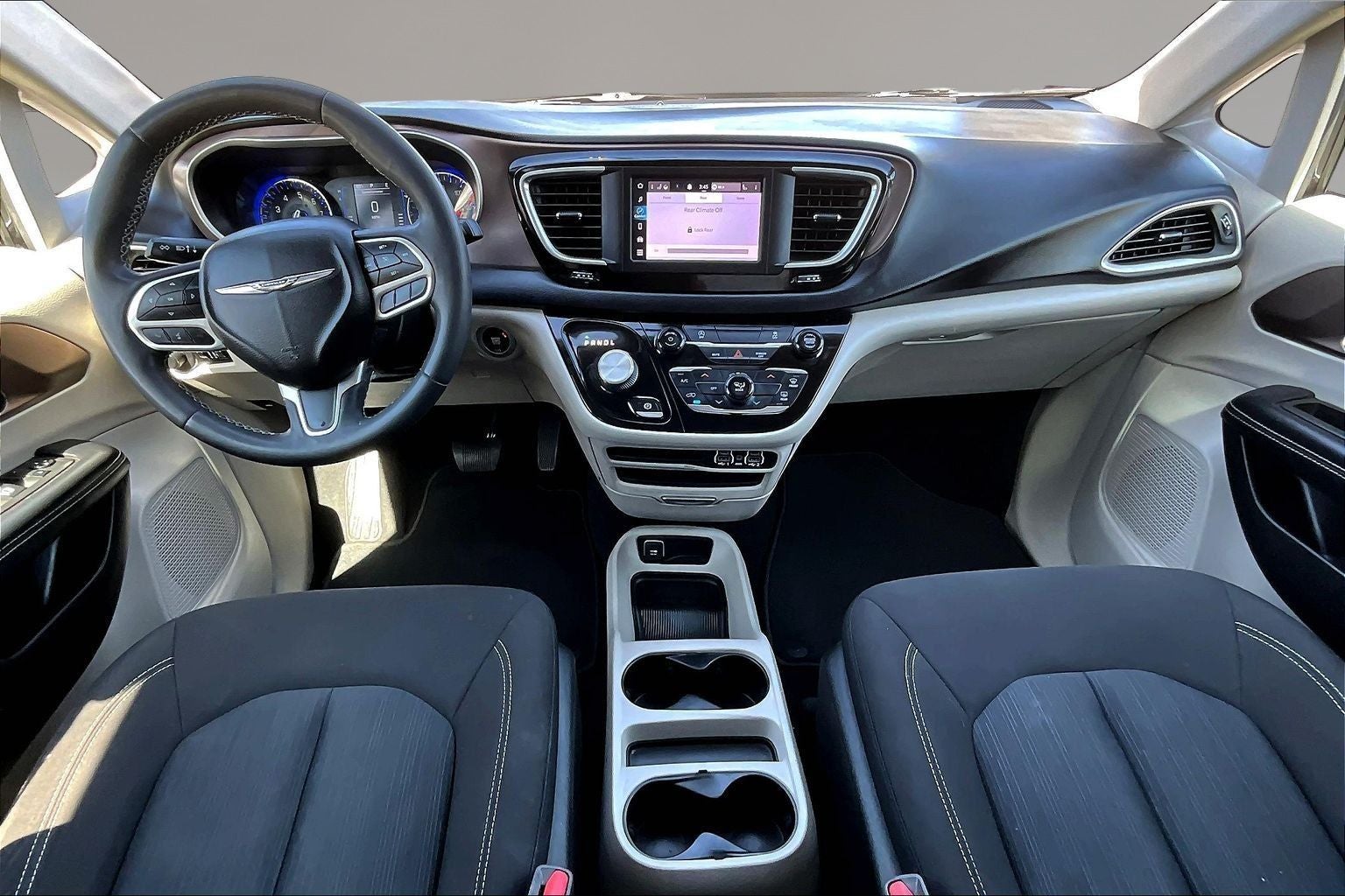 2022 Chrysler Voyager LX