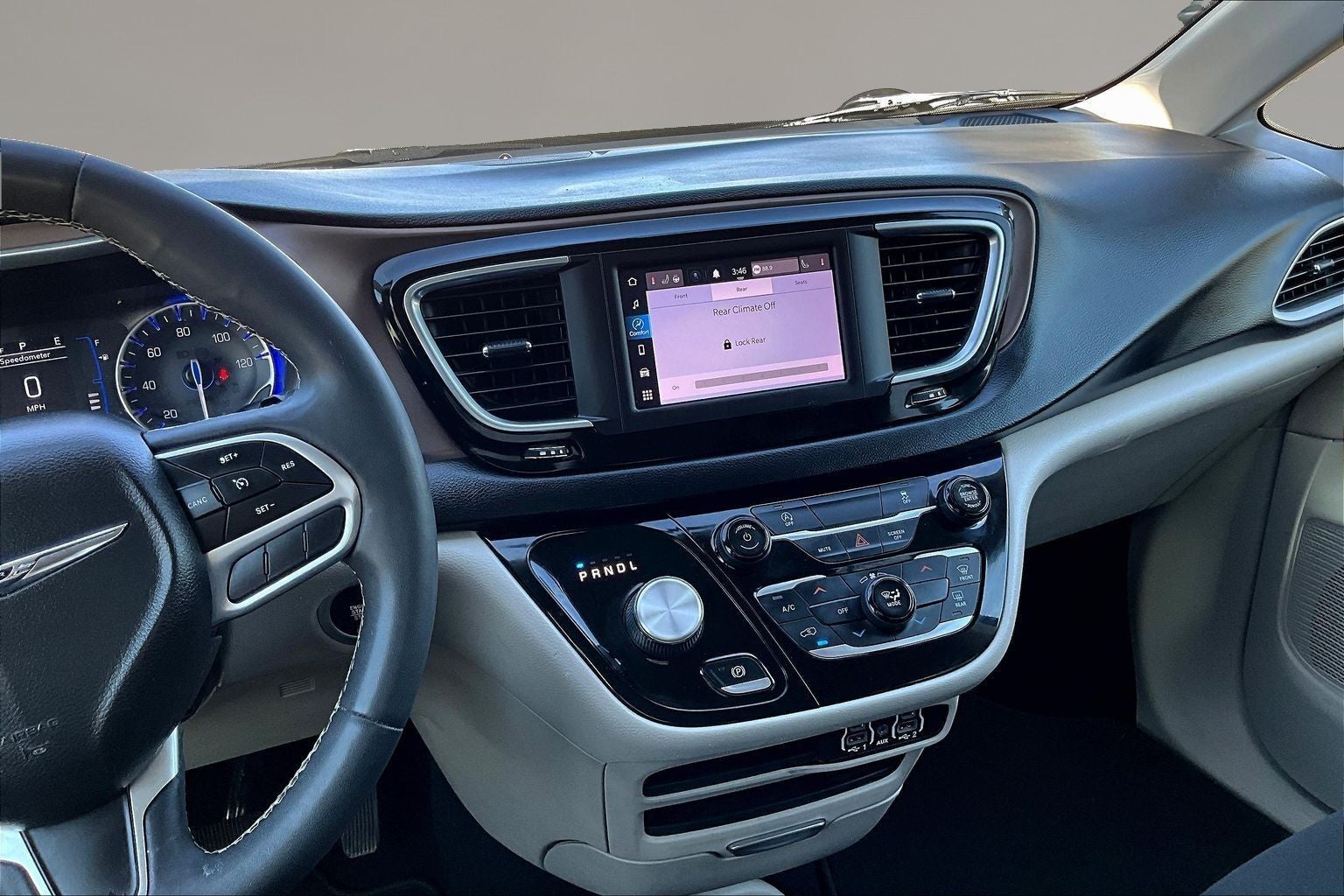 2022 Chrysler Voyager LX