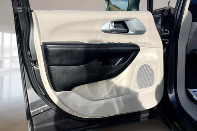 2017 Chrysler Pacifica Hybrid Touring Plus