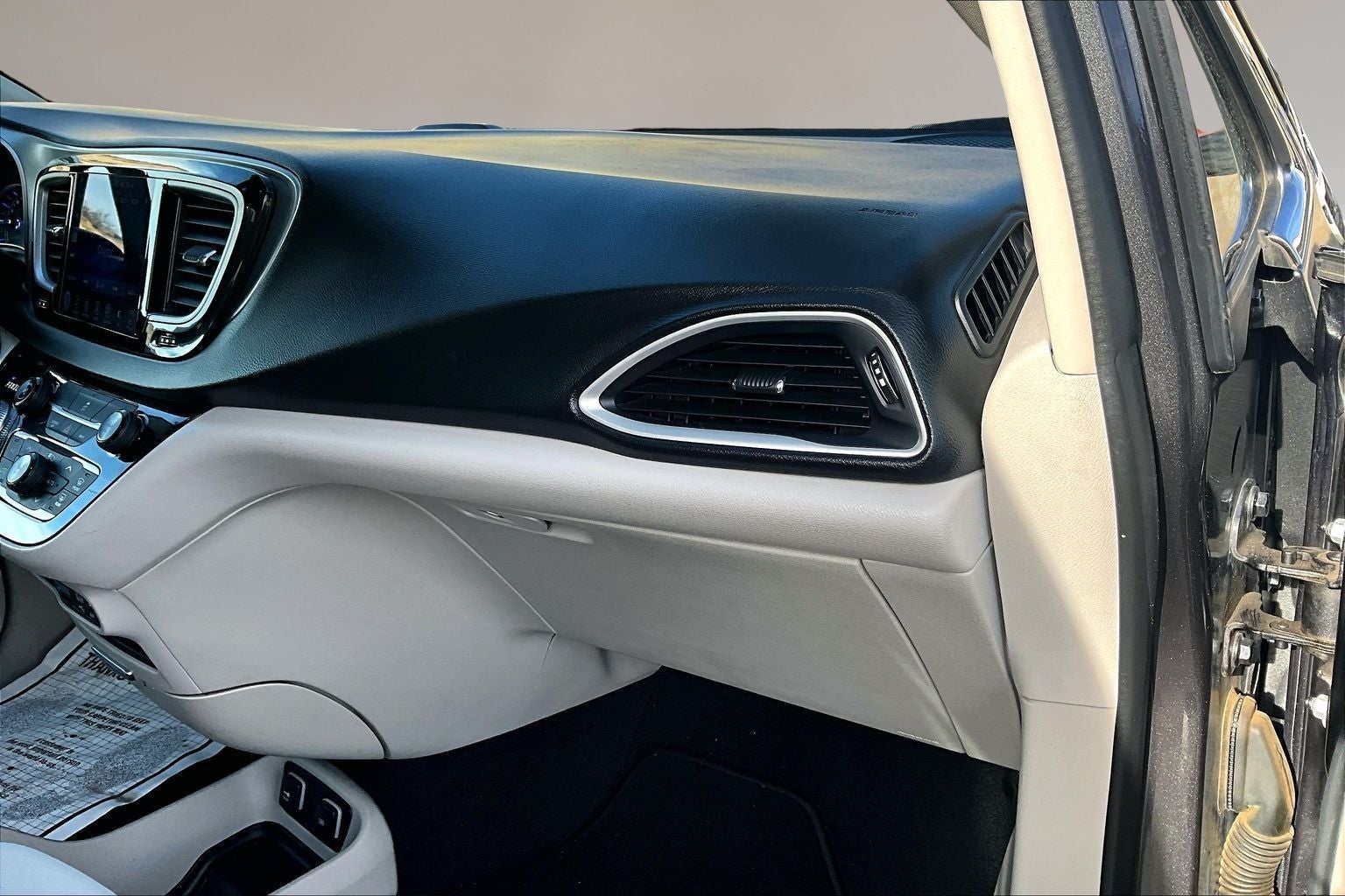 2017 Chrysler Pacifica Hybrid Touring Plus