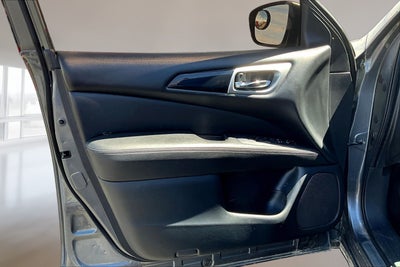 2020 Nissan Pathfinder S