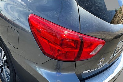 2020 Nissan Pathfinder S